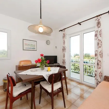 Sreca - 150m From Apartament