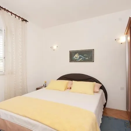 Sreca - 150m From Apartament Mirce